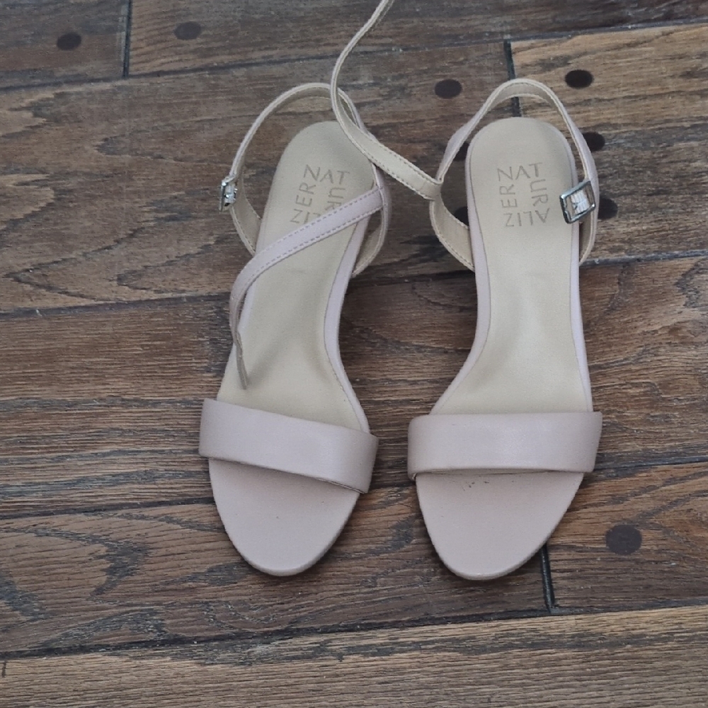 Naturalizer Women's Beige Sandals